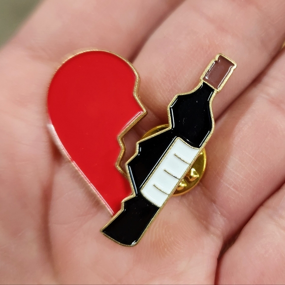 Broken Heart/Wine Bottle Pin - Picture 2 of 6